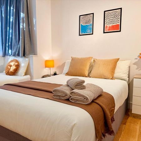 En-Suites With Free Parking 30Min To Central London Exteriör bild