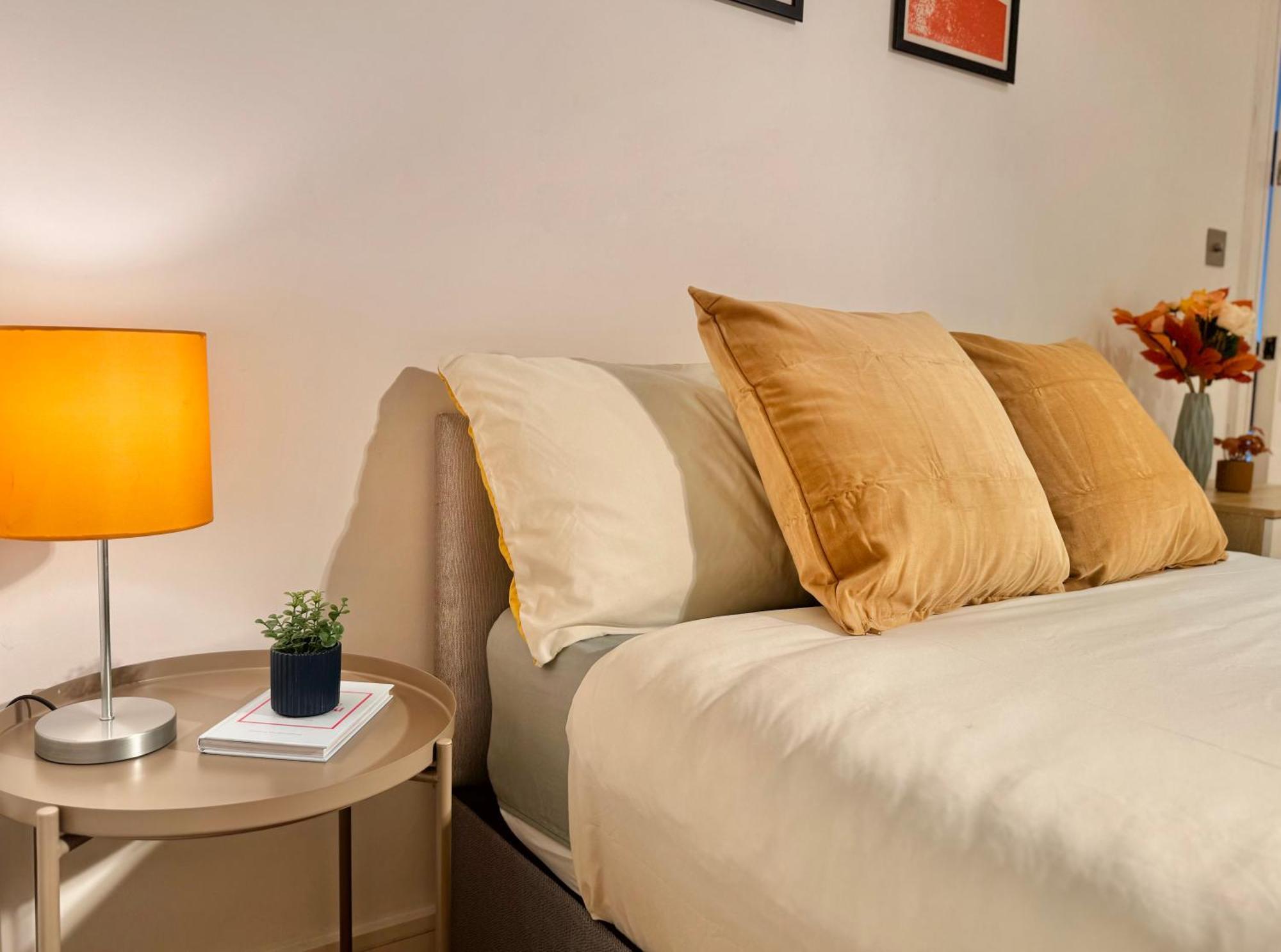 En-Suites With Free Parking 30Min To Central London Exteriör bild
