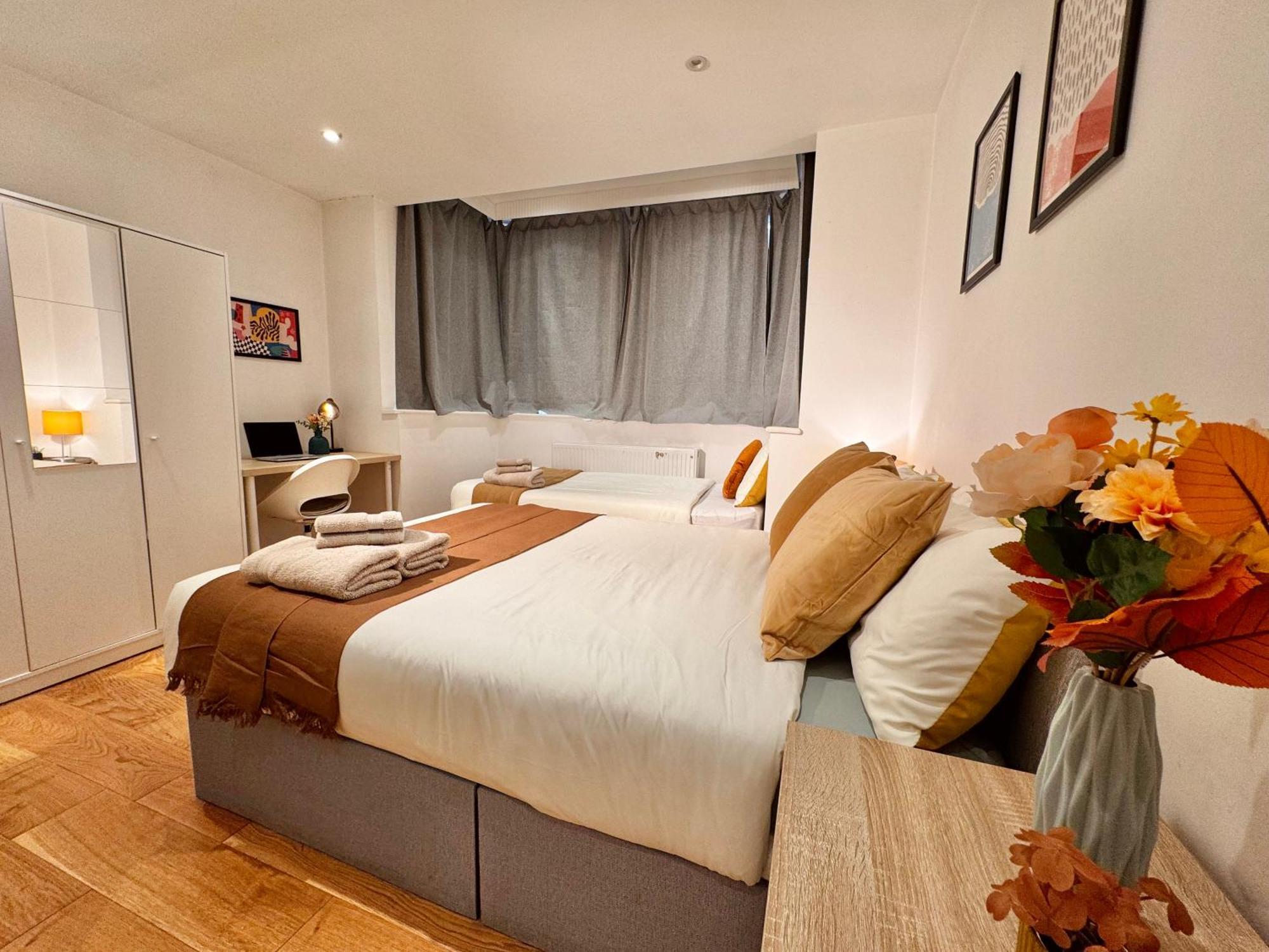 En-Suites With Free Parking 30Min To Central London Exteriör bild