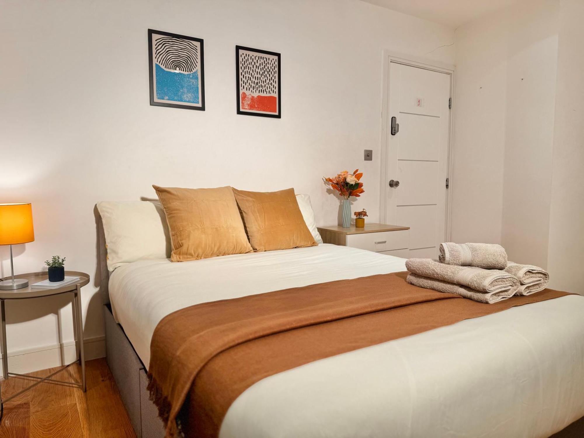 En-Suites With Free Parking 30Min To Central London Exteriör bild