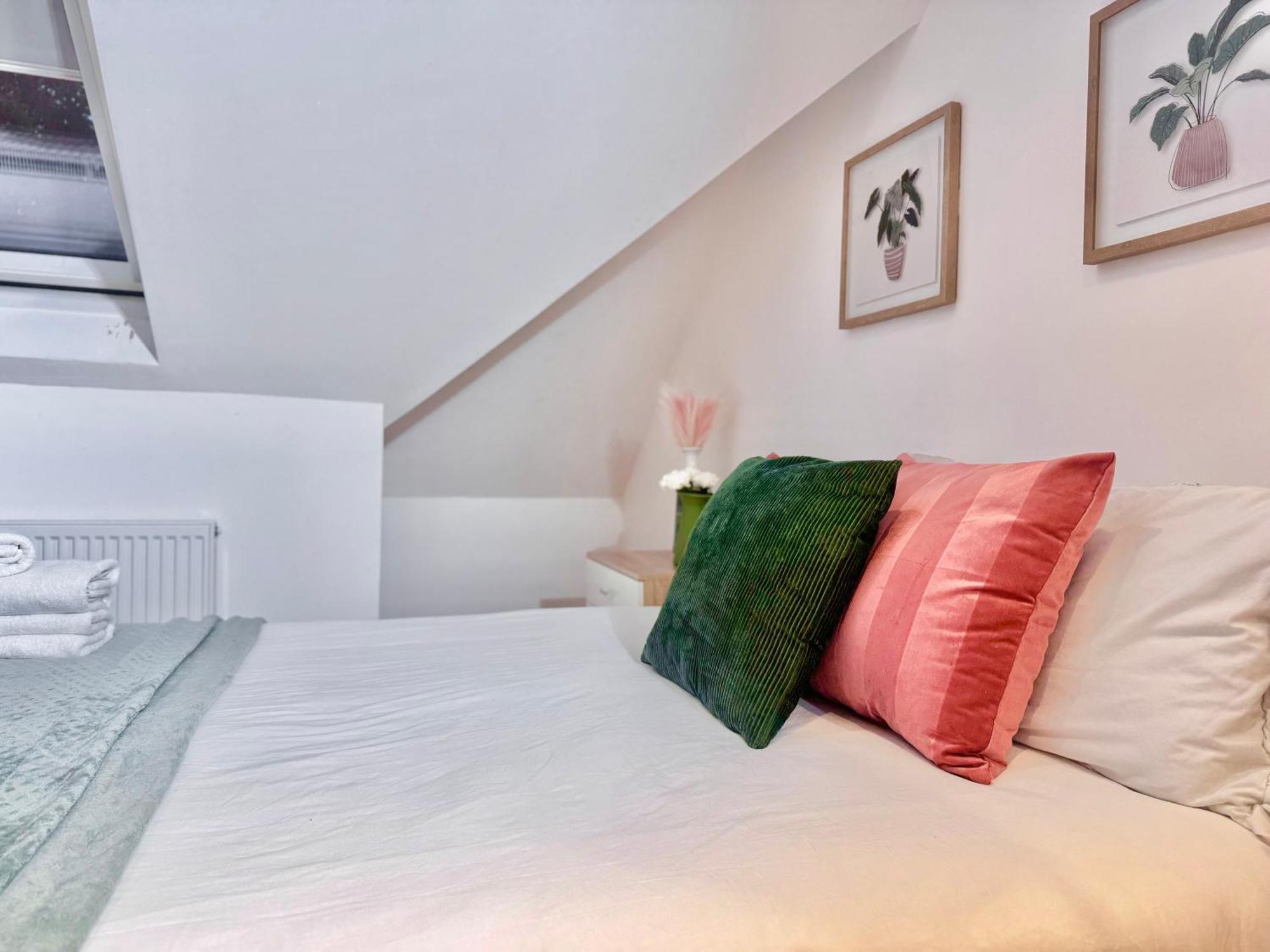 En-Suites With Free Parking 30Min To Central London Exteriör bild