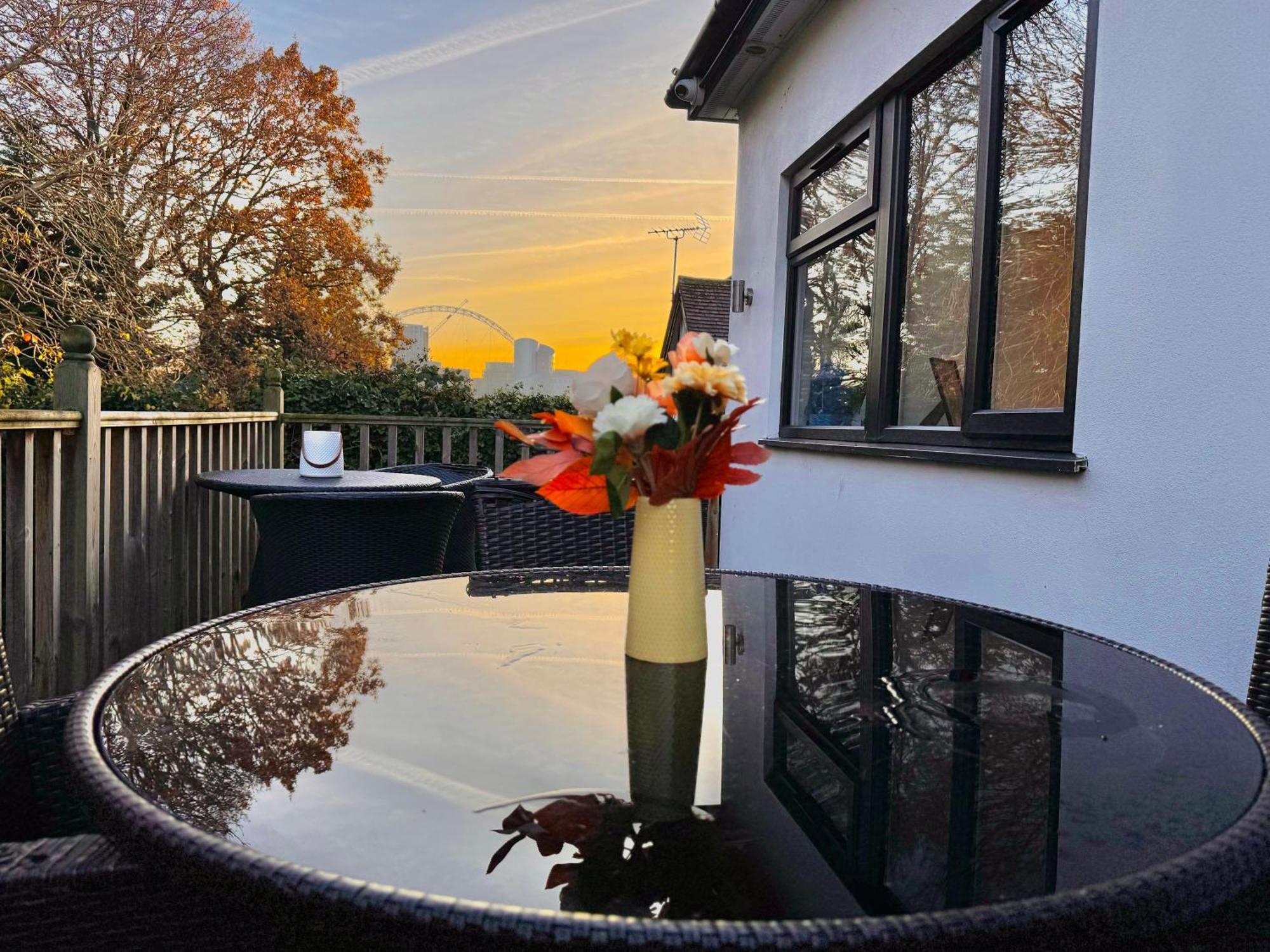 En-Suites With Free Parking 30Min To Central London Exteriör bild