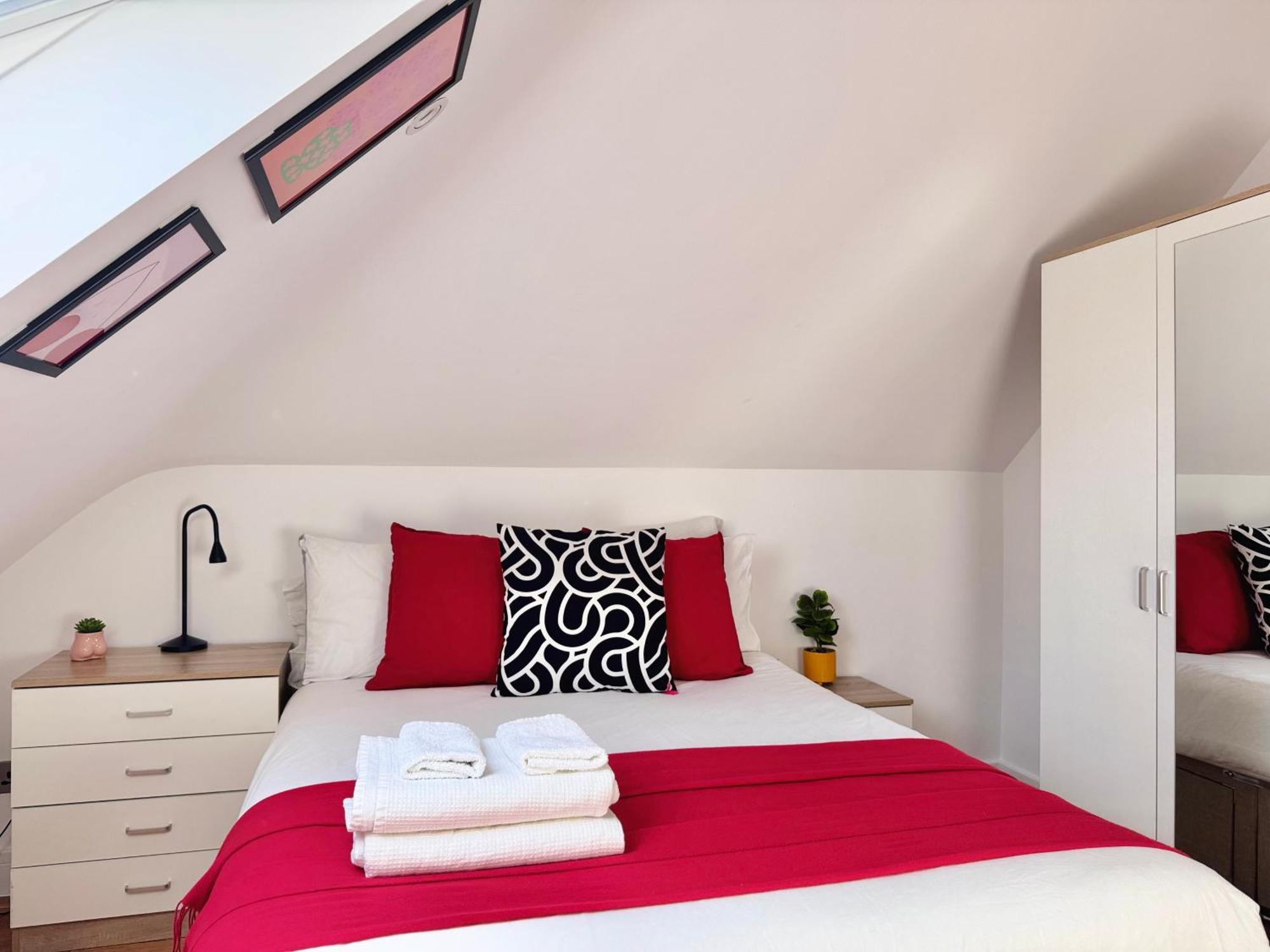 En-Suites With Free Parking 30Min To Central London Exteriör bild