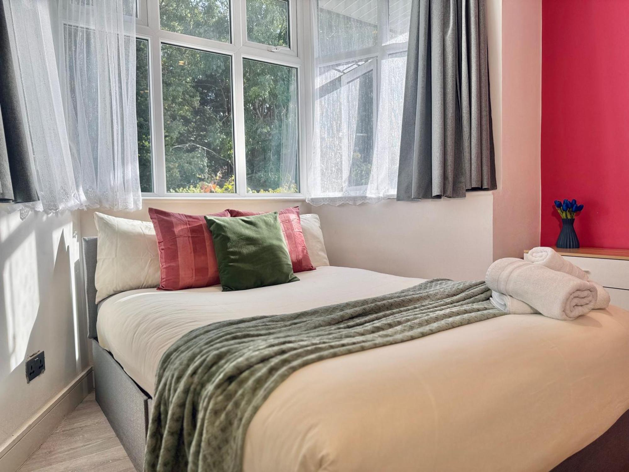 En-Suites With Free Parking 30Min To Central London Exteriör bild