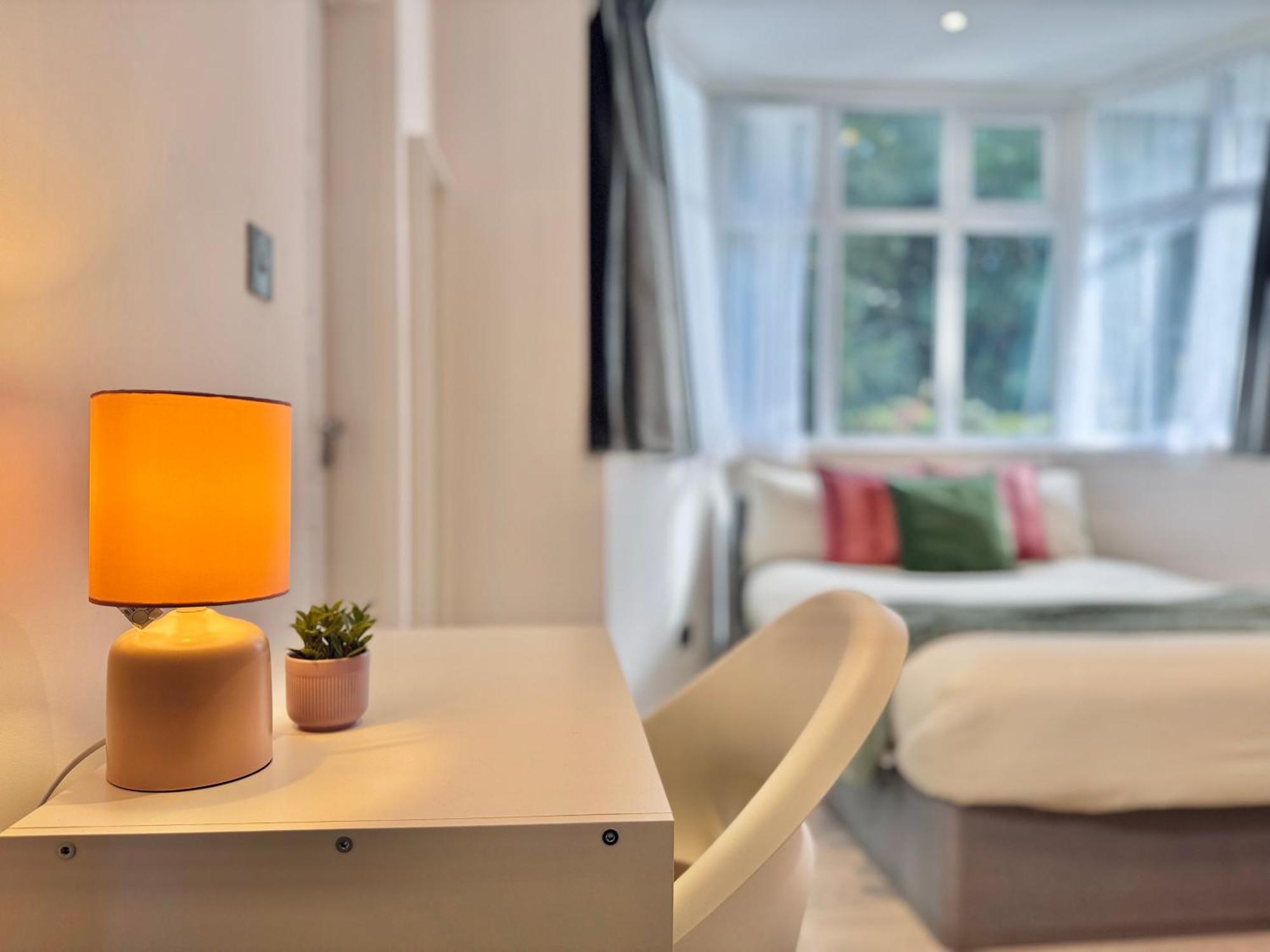 En-Suites With Free Parking 30Min To Central London Exteriör bild