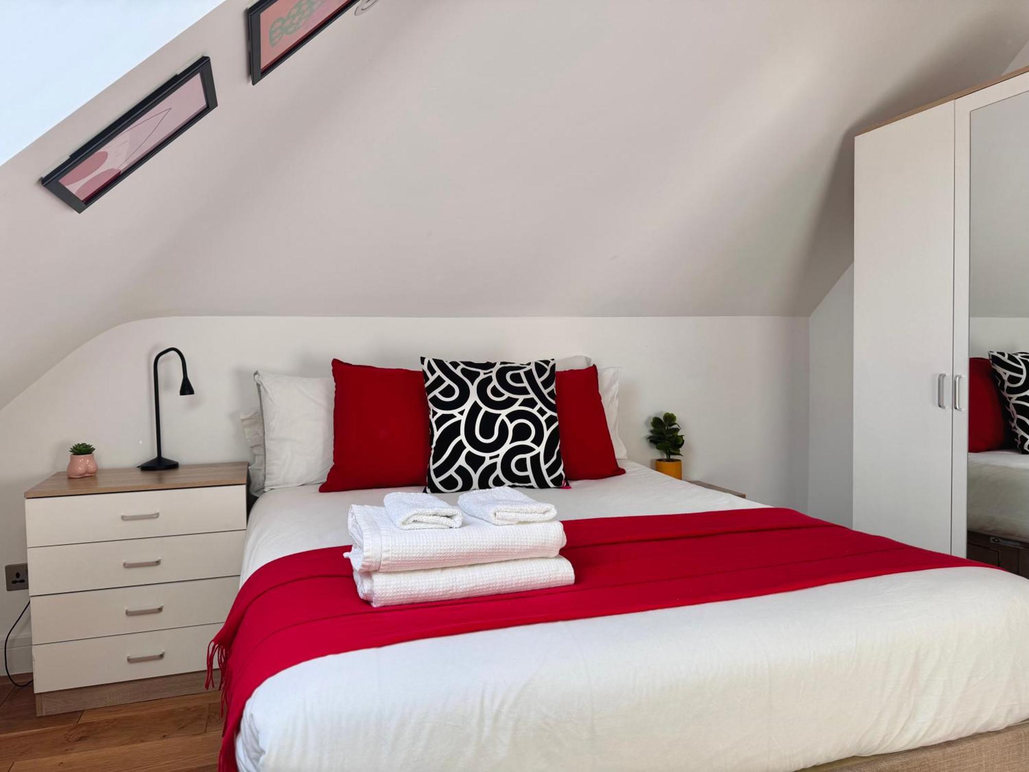 En-Suites With Free Parking 30Min To Central London Exteriör bild