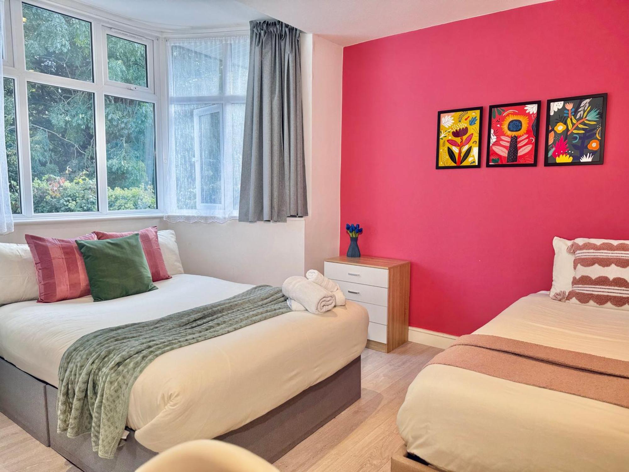 En-Suites With Free Parking 30Min To Central London Exteriör bild