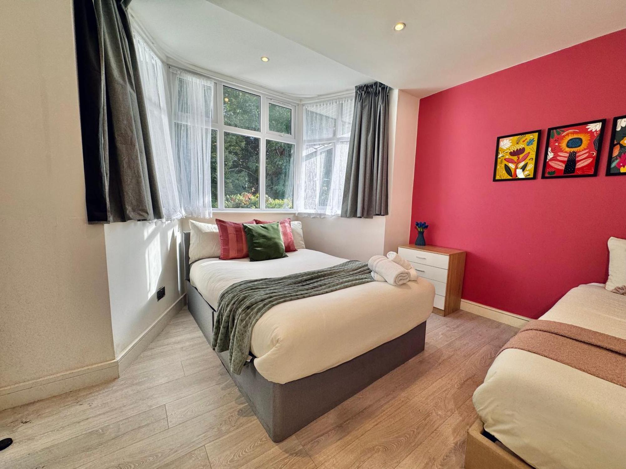 En-Suites With Free Parking 30Min To Central London Exteriör bild