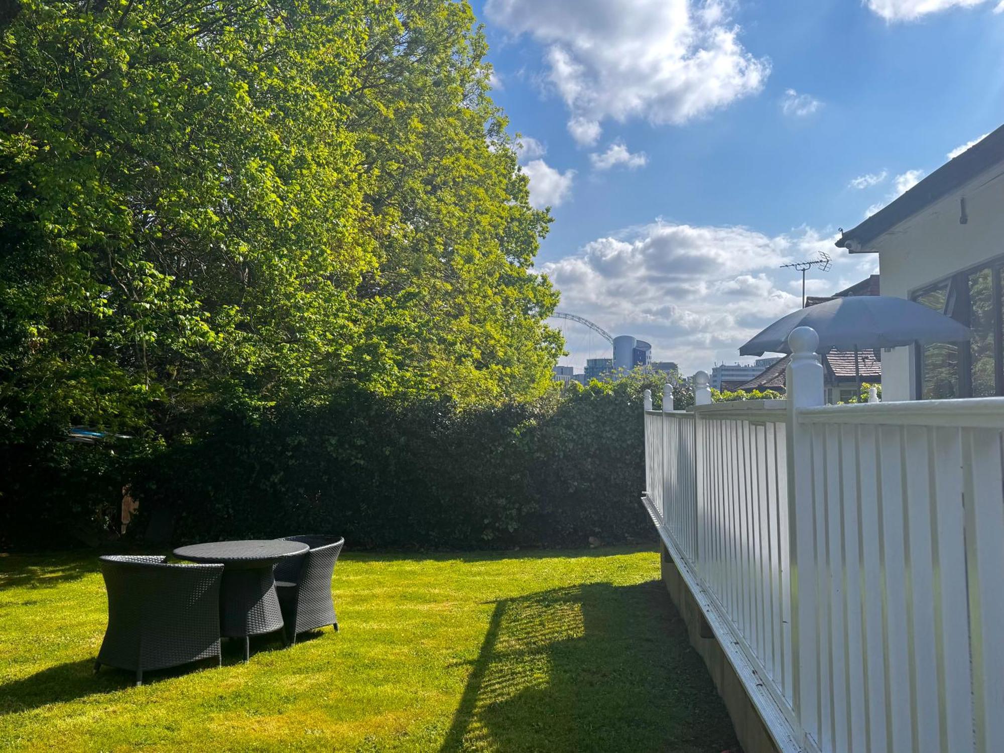 En-Suites With Free Parking 30Min To Central London Exteriör bild